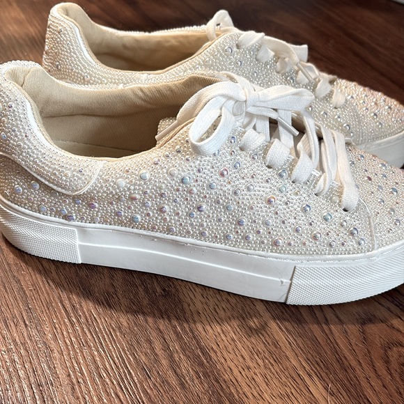 Betsey Johnson SIDNY Pearl Beaded Platform Lace up Sneaker. Bling ! Comfortable - Picture 3 of 8